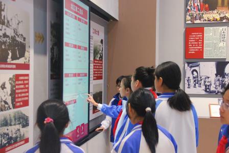 清明追思寄深情 领巾飘扬承遗志——深圳市罗湖区侨香实验学校开展清明祭扫暨“行走的思政课”活动