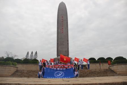 清明追思寄深情 领巾飘扬承遗志——深圳市罗湖区侨香实验学校开展清明祭扫暨“行走的思政课”活动