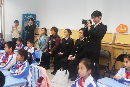 浸润安全理念，共护国门防线——深圳市东晓小学开展“国门生物安全”专题教育活动