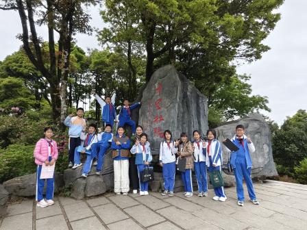 行走的思政课｜第22期：梧桐山自然导赏之旅 ——翠北实验小学师生探秘毛棉杜鹃，共上一堂“生态思政课”