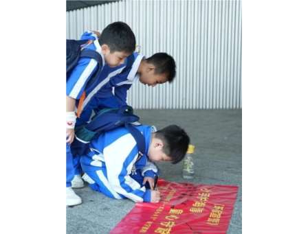 深圳市怡景小学三年级开展“每周半天计划”实践课程