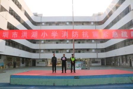 洪湖小学开展消防抗震应急疏散演练：实战演练筑牢安全防线，温情守护彰显责任担当