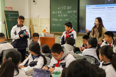 “智互”课堂成新标杆 —— 教科院视导助力罗外实验‘精准教学‘
