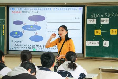 “智互”课堂成新标杆 —— 教科院视导助力罗外实验‘精准教学‘