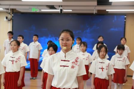科技筑梦.创新飞扬—— 布心小学举行科技主题升旗仪式