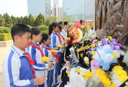 赓续英烈精神  传承红色薪火 ——深圳市南湖小学开展清明祭扫实践教育活动