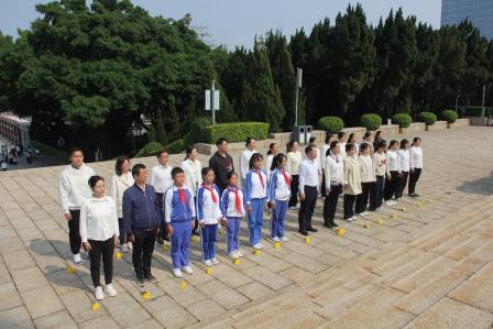 赓续英烈精神  传承红色薪火 ——深圳市南湖小学开展清明祭扫实践教育活动