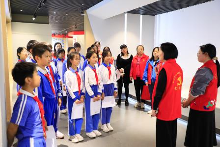 行走课堂淬炼红心 革命薪火代代相传——中共深圳市仙桐实验小学党支部开展“党建+队建”主题实践活动