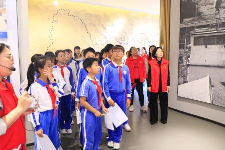 行走课堂淬炼红心 革命薪火代代相传——中共深圳市仙桐实验小学党支部开展“党建+队建”主题实践活动