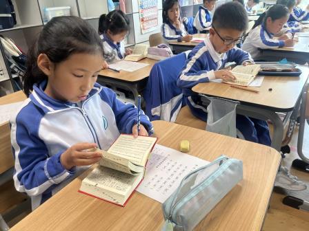 解锁识字新技能：罗湖未来学校一年级查字典大赛超 “燃” 落幕