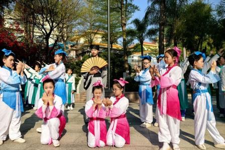 擂台斗诗燃校园，诗歌雅韵沁童——深圳市怡景小学举行第七周国旗下展示活动