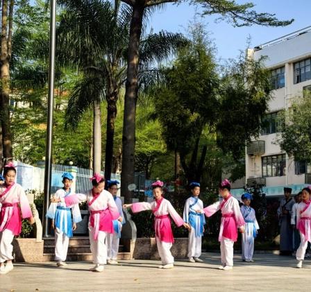 擂台斗诗燃校园，诗歌雅韵沁童——深圳市怡景小学举行第七周国旗下展示活动