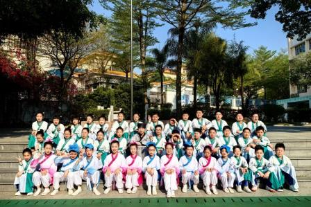 擂台斗诗燃校园，诗歌雅韵沁童——深圳市怡景小学举行第七周国旗下展示活动