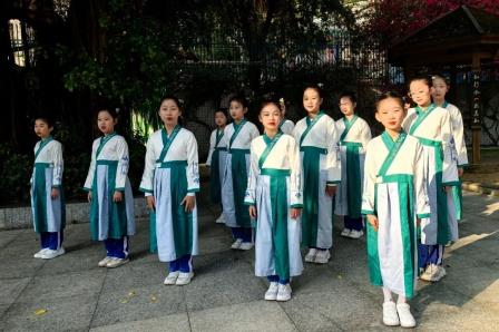 擂台斗诗燃校园，诗歌雅韵沁童——深圳市怡景小学举行第七周国旗下展示活动