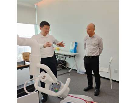 科技赋能教育 校企共育未来 ——深圳市凤光小学校领导一行走访鸿普森科技公司