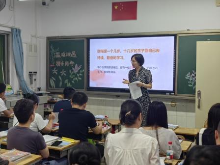 家校共建桥梁，携手静待花开——景园实验小学召开2025年春季家长会 
