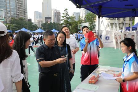 深圳市罗湖区滨河实验中学2025年校园文化艺术节暨“美育一件事”游园活动｜敞开青春之心，拥抱艺术之美