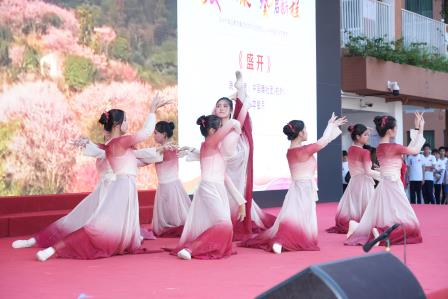 大美兮松风泉韵间 多元哉美育新程中 ——深圳市松泉实验学校成功举办2025年校园文化艺术节文艺汇演