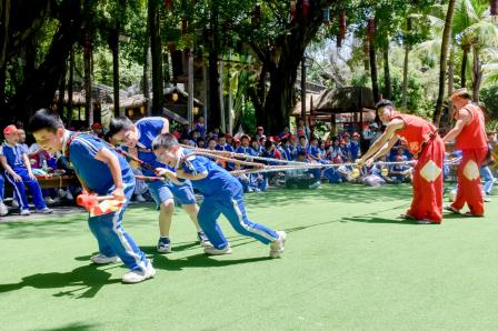 了解祖国河山，激发爱国热情  ——罗湖小学1-3年级学生开展锦绣中华民俗文化村之旅