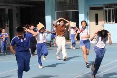 预演避风险 安全记心中——新秀小学开展地震应急疏散演练