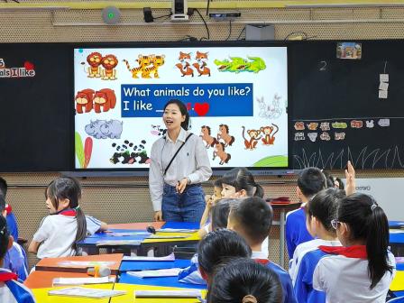 AI赋能教学，创新引领未来——深圳市人民小学举行青年教师第六届“活力杯”课堂教学大赛总结会