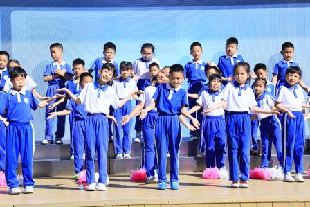 洁净得体校园美——深圳市螺岭教育集团仙桐实验小学举行“净少年”评选升旗仪式及主题中队课