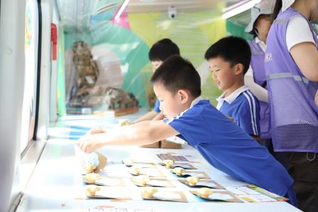 红岭小学·创心课程  | 自然科学流动巴士进校园