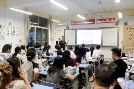 文德学校举办“家校协同，赋能成长”主题家长会