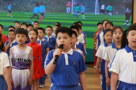 我运动 我健康 我快乐—— 布心小学开展七色花之“橙色花”主题升旗仪式