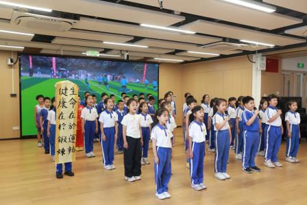 我运动 我健康 我快乐—— 布心小学开展七色花之“橙色花”主题升旗仪式