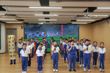 我运动 我健康 我快乐—— 布心小学开展七色花之“橙色花”主题升旗仪式