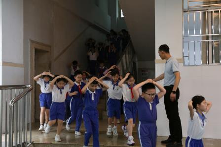 筑牢安全防线，守护生命之花 ——罗湖小学开展2025年校园防震减灾应急疏散演习