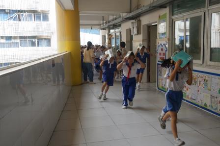 筑牢安全防线，守护生命之花 ——罗湖小学开展2025年校园防震减灾应急疏散演习
