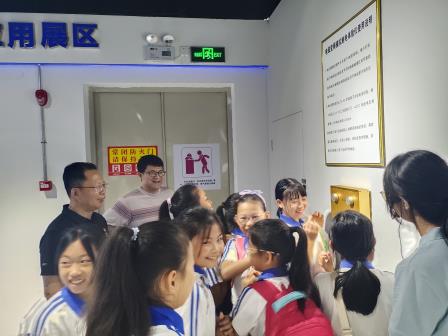 行走的思政课丨罗芳小学组织学生到深圳市安全教育基地参观学习