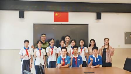 翠园东晓创新学校周思晨、周思雅在全国花游青少年锦标赛勇夺双料冠军