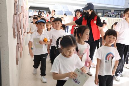 桃园小学迎来最萌“体验官”！嘉宝田幼儿园小朋友探校记