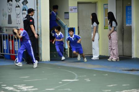 人人讲安全，个个会应急——景园实验小学开展防灾减灾逃生演练活动