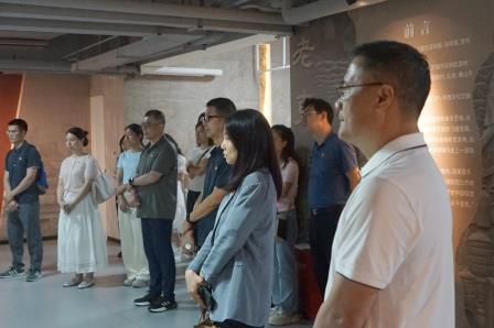 追寻深圳东门红 革命薪火永相传 ——罗湖小学党支部开展“行走的廉政课”主题党日活动