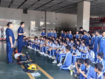 烈火小卫士：消防特勤探险日——深圳市罗湖未来学校师生走进清水河特勤消防救助站开展沉浸式消防安全教育实践活动