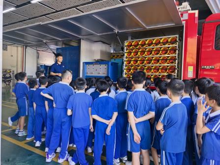 烈火小卫士：消防特勤探险日——深圳市罗湖未来学校师生走进清水河特勤消防救助站开展沉浸式消防安全教育实践活动