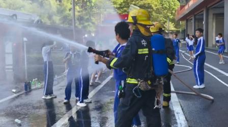 烈火小卫士：消防特勤探险日——深圳市罗湖未来学校师生走进清水河特勤消防救助站开展沉浸式消防安全教育实践活动