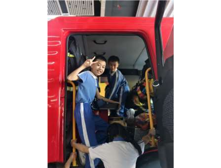 烈火小卫士：消防特勤探险日——深圳市罗湖未来学校师生走进清水河特勤消防救助站开展沉浸式消防安全教育实践活动