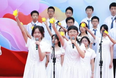 湾区潮涌绘绮梦，校园歌扬唱未来 ——罗外初中举行初二年级合唱比赛