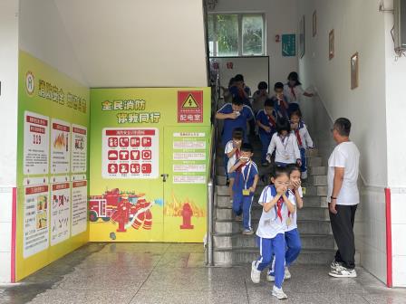 筑牢安全防线    共筑生命屏障深圳市罗湖区华英学校开展应急疏散演练