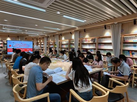 洪湖小学举办“审辩式学习”新质课堂培训，荷美教师畅谈学习共同体构建