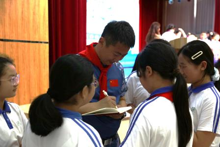 学雷锋铸国防魂，立少年强国志——罗湖小学开展 “国防教育公益课”