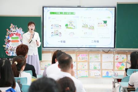 “伴”日同行，共筑成长——深圳市莲南教育集团安芳小学举行家长开放日活动