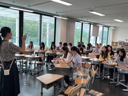 从管理到育人：班主任专业进阶与班级生态构建