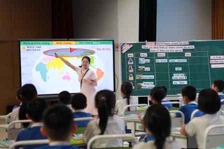 翠园东晓创新学校承办罗湖区青英工作坊第三十七期暨 2025“破茧”行动新教师成果汇报展示活动