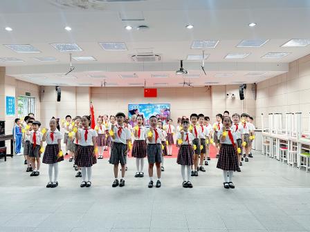 五育润心 阳光成长——深圳市螺岭外国语实验学校开展升旗课程展示活动
